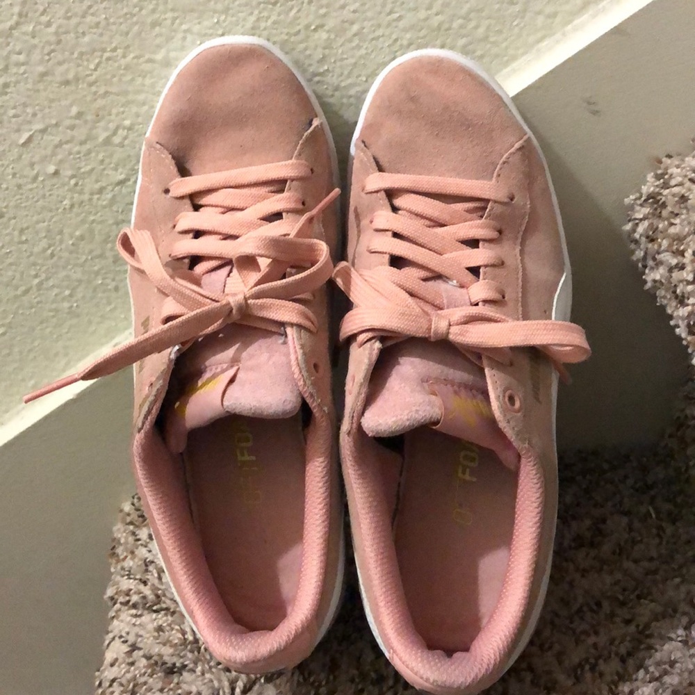 Puma tennis shoes